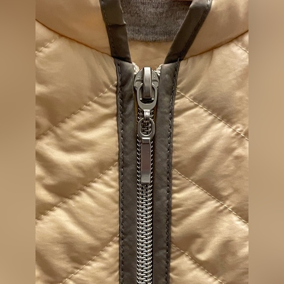 Chicos, Francine Filled Cozy Vest, Zynergy US Size 8 Medium Zip Front Pockets - Picture 3 of 8